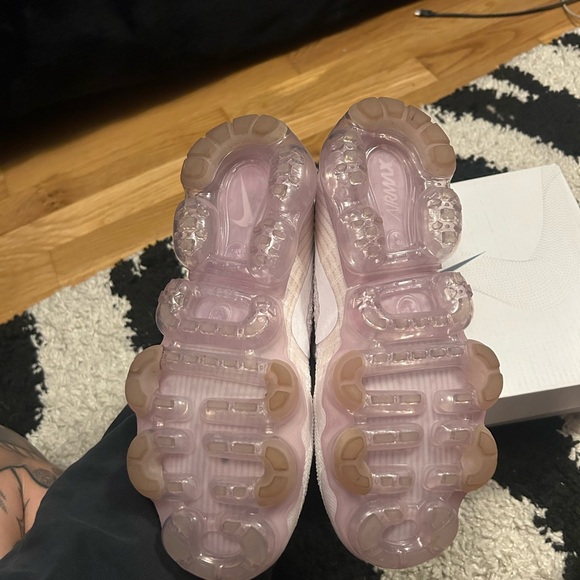 Nike Women’s Air VaporMax Flyknit "Light Violet" Sneaker - Picture 5 of 7